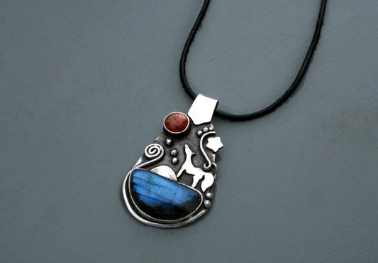 Horse between worlds - silver pendant with labradorite