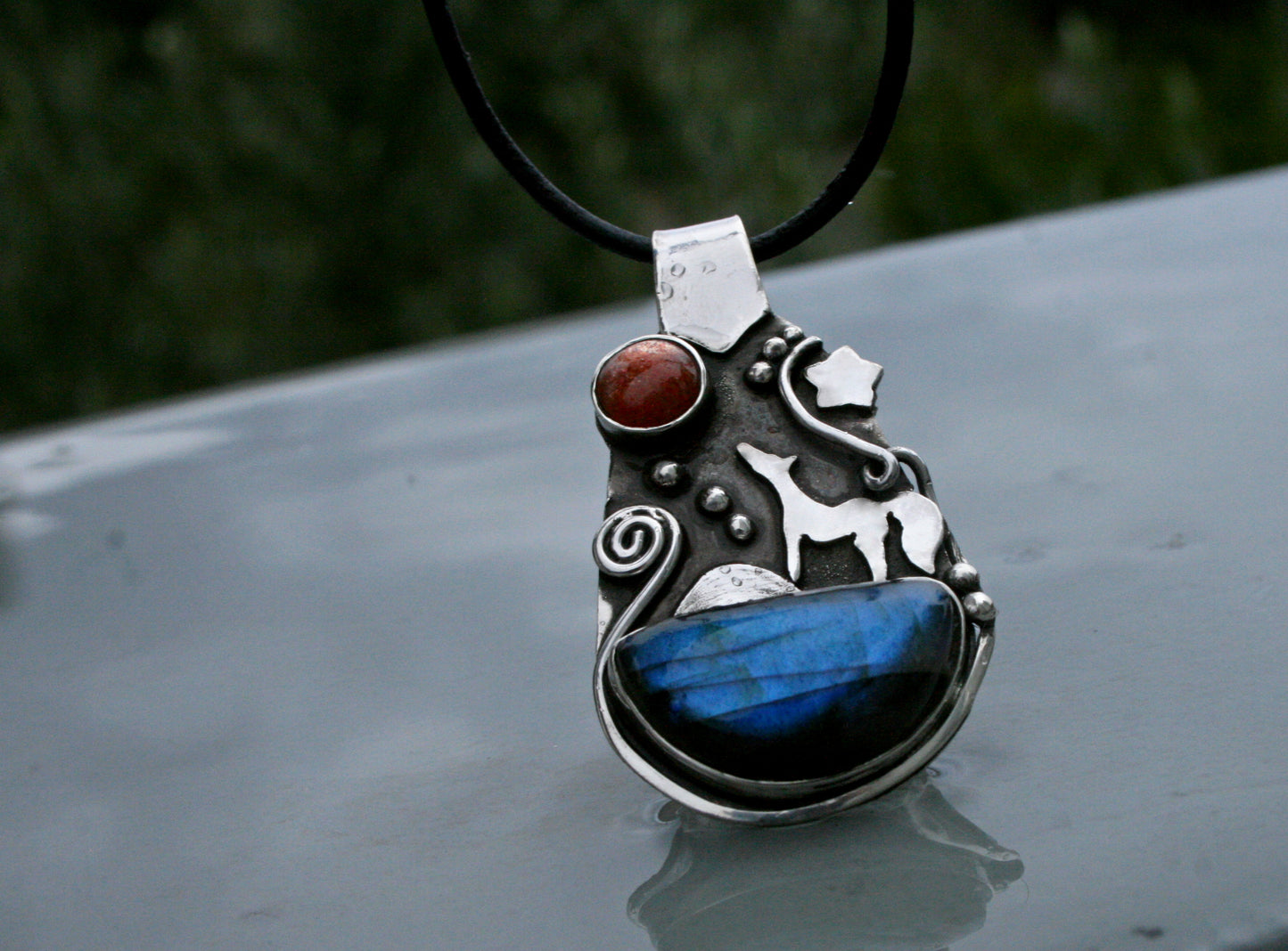 Horse between worlds - silver pendant with labradorite