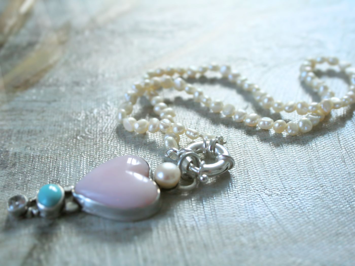 Pendant with a heart made of Peruvian opal