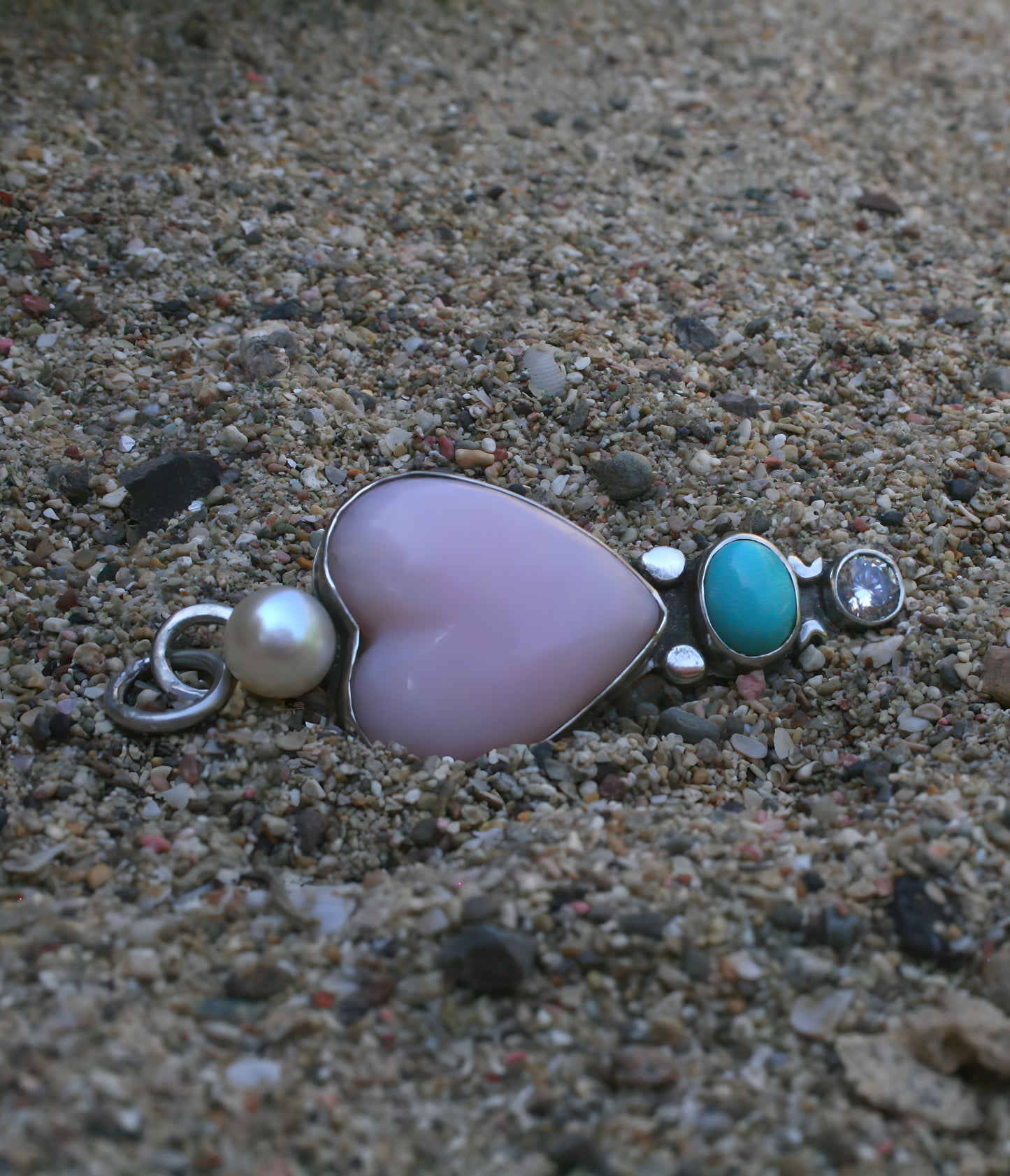 Pendant with a heart made of Peruvian opal