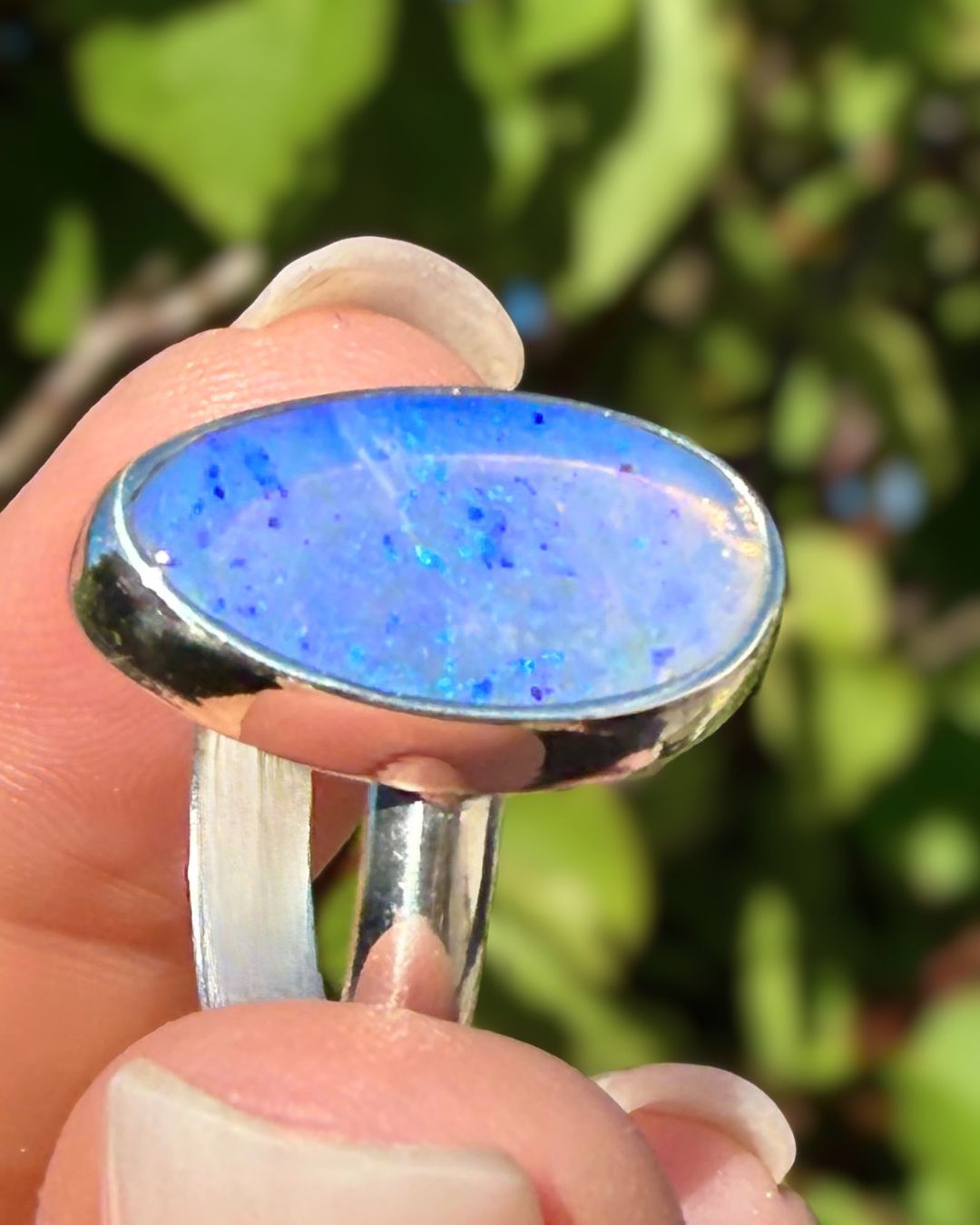 Blue Lightning Ridge opal - size 7