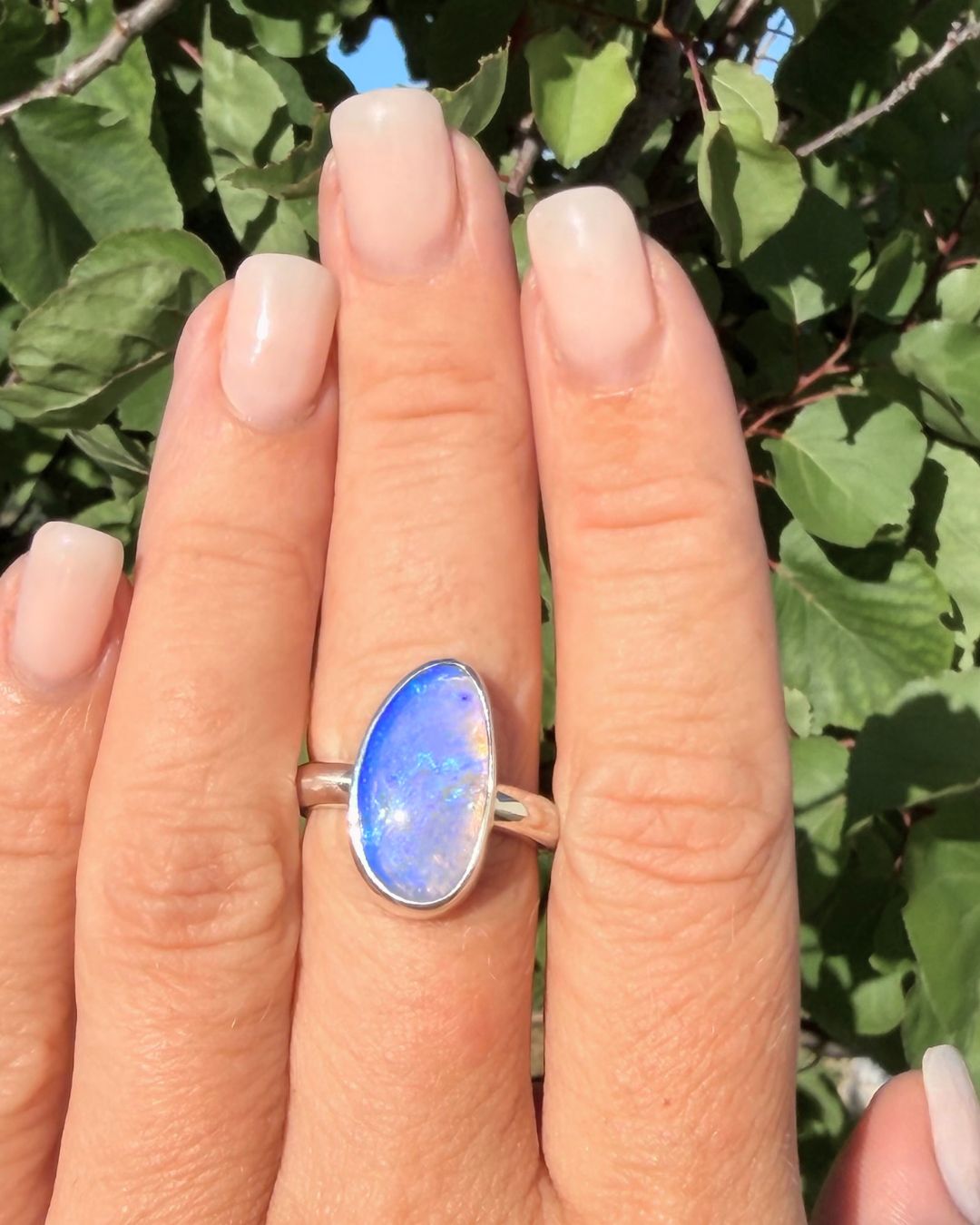 Blue Lightning Ridge opal - size 7
