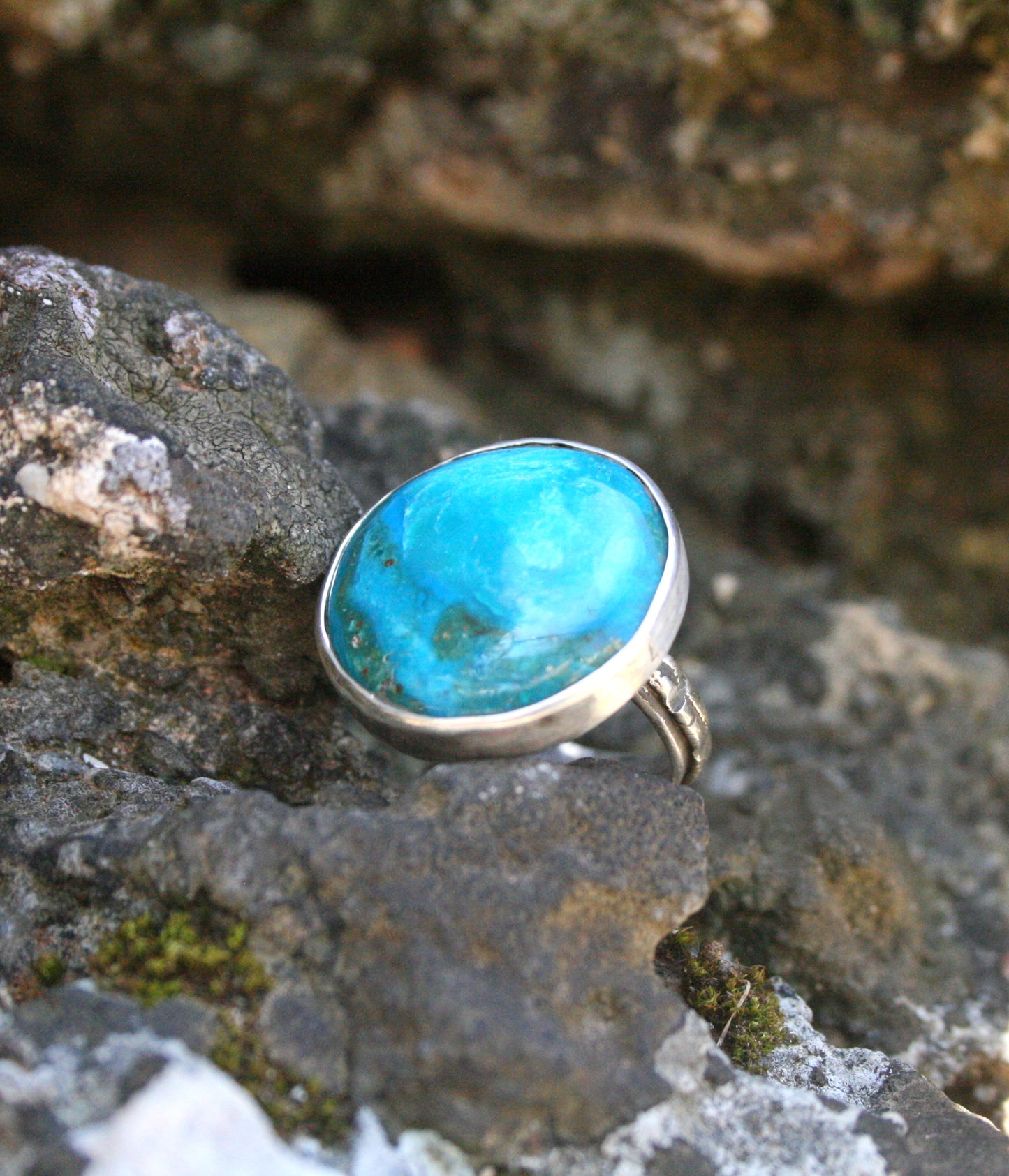 Blue peruvian opal ring - lotus (size 8,5)